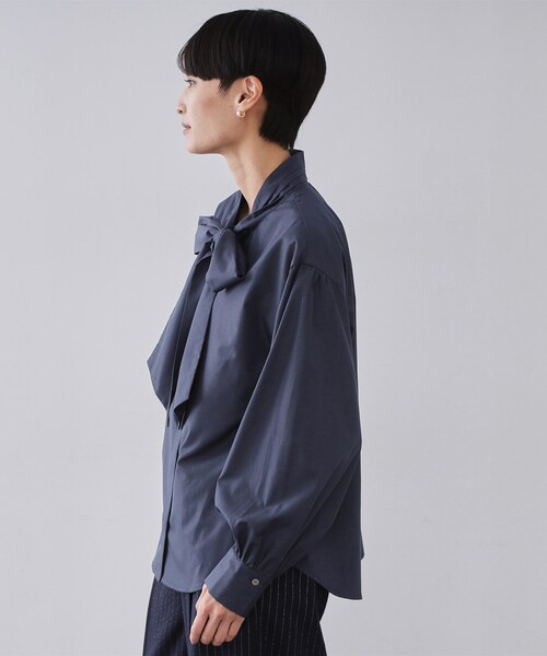 OPAQUE.CLIP(オペークドットクリップ)の「ボウタイブラウス【洗濯機OK】(シャツ/ブラウス・レディース・ネイビー/ダークブラウン/ホワイト・38/40/42)」の17枚目の写真