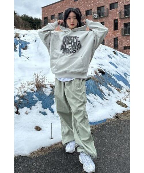 F.ILLUMINATE（フィルミネイト）の「ブラーエフェクトロゴフードパーカー-ライトグレー（パーカー・レディース・その他・SMALL/MEDIUM/LARGE）」の14枚目の写真
