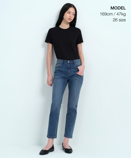 MUSINSA STANDARD WOMAN(ムシンサスタンダードウーマン)の「レディーススリムストレートデニムパンツ【ミディアムインディゴ】(デニムパンツ・レディース・その他・29/30/24/25/26/27/28)」の2枚目の写真
