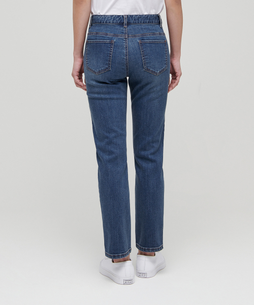 MUSINSA STANDARD WOMAN(ムシンサスタンダードウーマン)の「レディーススリムストレートデニムパンツ【ミディアムインディゴ】(デニムパンツ・レディース・その他・29/30/24/25/26/27/28)」の3枚目の写真