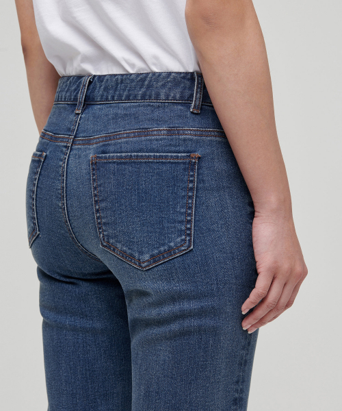 MUSINSA STANDARD WOMAN(ムシンサスタンダードウーマン)の「レディーススリムストレートデニムパンツ【ミディアムインディゴ】(デニムパンツ・レディース・その他・29/30/24/25/26/27/28)」の6枚目の写真
