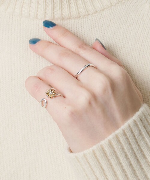 BEAUTY&YOUTH UNITED ARROWS（ビューティーアンドユースユナイテッドアローズ）の「フラワーモチーフ 2セット リング（リング・レディース・ゴールド/シルバー・12）」の4枚目の写真