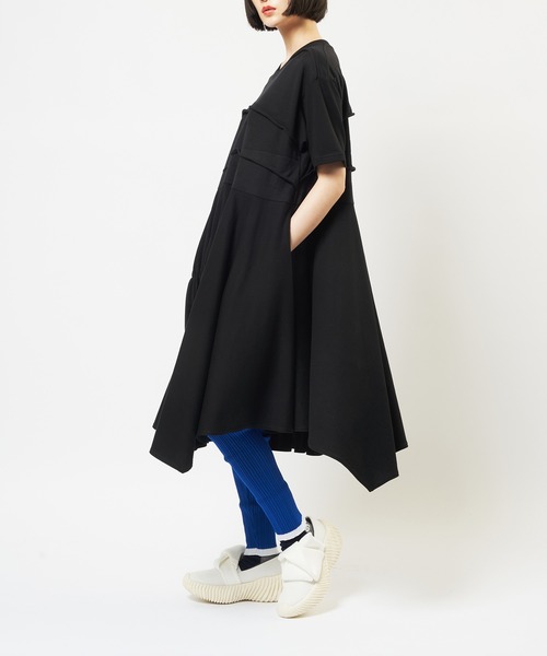 gomme（ゴム）の「アシメパネルカットワンピース（ワンピース・レディース・ブラック・MEDIUM）」の14枚目の写真