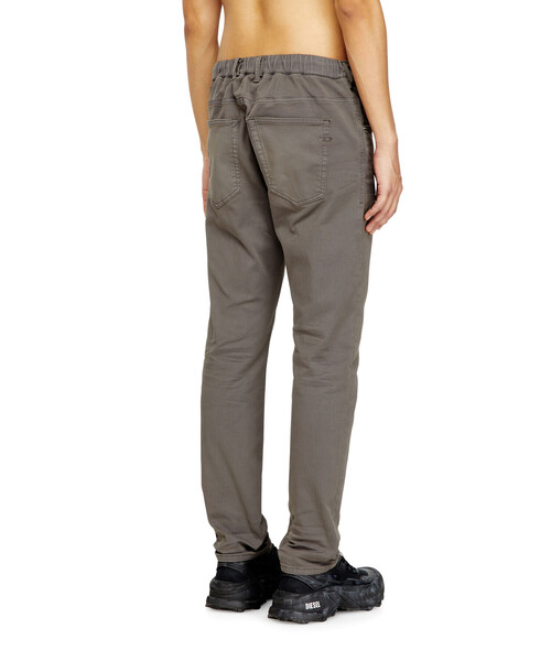 DIESEL(ディーゼル)の「メンズ デニムパンツ ジョグジーンズ 2032 D-KROOLEY-BW JOGG(デニムパンツ・メンズ・グレー/ブラック/ライトブラウン/ブラウン/ネイビー・28inch/26inch/36inch/32inch/34inch/30inch)」の6枚目の写真
