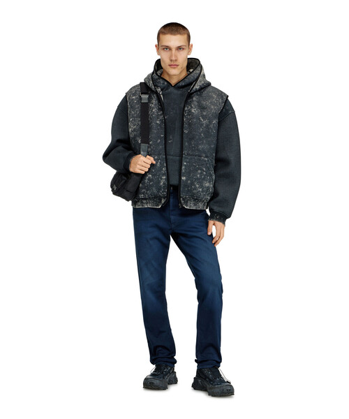 DIESEL(ディーゼル)の「メンズ デニムパンツ ジョグジーンズ 2032 D-KROOLEY-BW JOGG(デニムパンツ・メンズ・グレー/ブラック/ライトブラウン/ブラウン/ネイビー・28inch/26inch/36inch/32inch/34inch/30inch)」の15枚目の写真