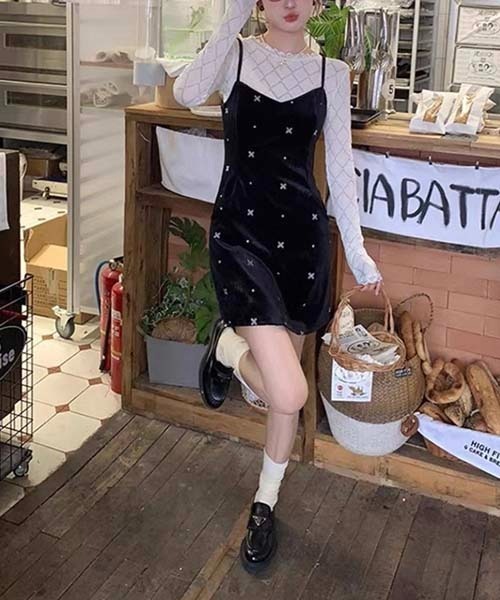 gossip!ロサンゼルス(ゴシップロサンゼルス)の「ベロアキャミソールワンピース リボンベルト付き(ワンピース・レディース・ブラック・S/M)」の4枚目の写真