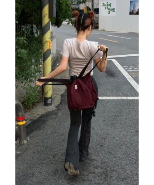 MUWM(ムウム)の「ネストリボンナイロンバックパック Nest Backpack (プラムレッド)(バックパック/リュック・レディース・その他・FREE)」の2枚目の写真
