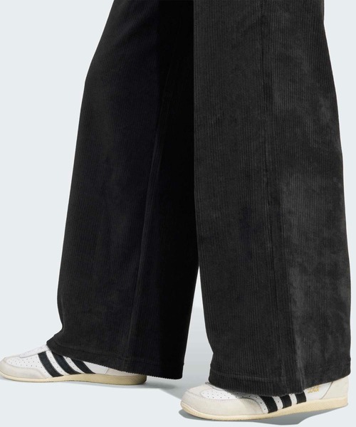 adidas(アディダス)の「エッセンシャルズ シェニール トラックパンツ(ジャージ) / アディダスオリジナルス adidas Originals(その他パンツ・レディース・ブラック・X-SMALL/LARGE/MEDIUM/SMALL/XX-LARGE/X-LARGE)」の4枚目の写真