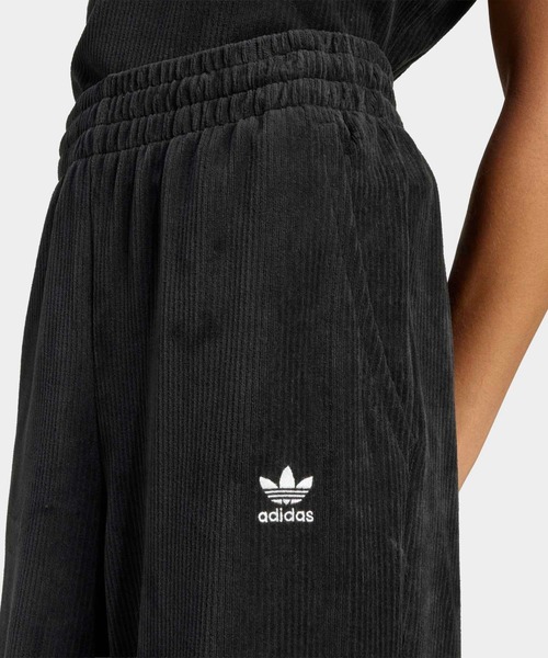 adidas(アディダス)の「エッセンシャルズ シェニール トラックパンツ(ジャージ) / アディダスオリジナルス adidas Originals(その他パンツ・レディース・ブラック・X-SMALL/LARGE/MEDIUM/SMALL/XX-LARGE/X-LARGE)」の3枚目の写真