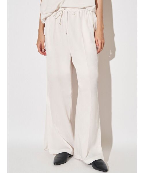 ELENDEEK（エレンディーク）の「サテンリラックスパンツ（その他パンツ・レディース・オフホワイト/ブラック/キャメル・FREE）」の2枚目の写真