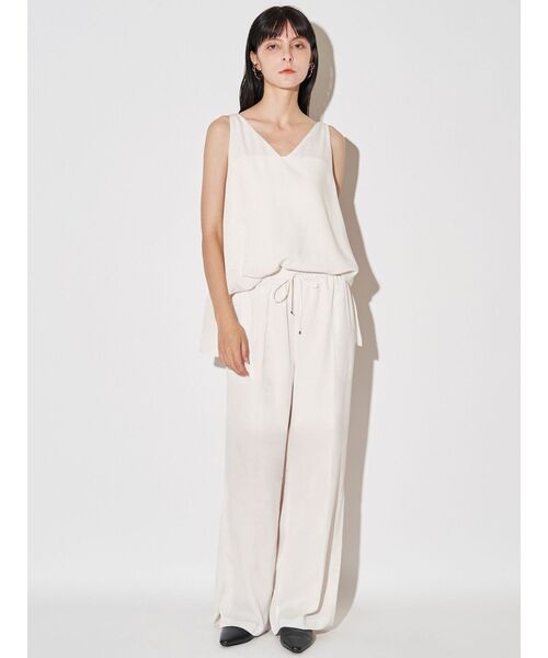 ELENDEEK（エレンディーク）の「サテンリラックスパンツ（その他パンツ・レディース・オフホワイト/ブラック/キャメル・FREE）」の4枚目の写真