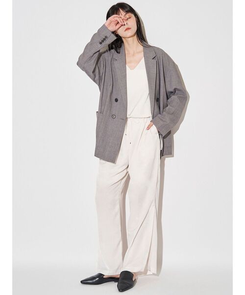 ELENDEEK（エレンディーク）の「サテンリラックスパンツ（その他パンツ・レディース・オフホワイト/ブラック/キャメル・FREE）」の6枚目の写真