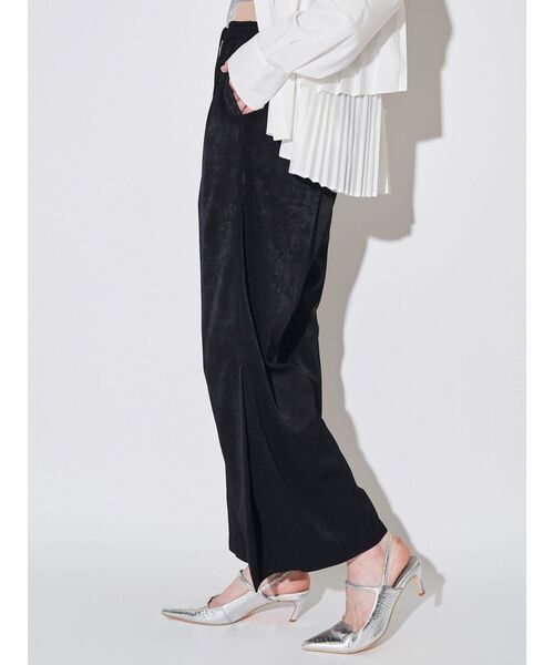 ELENDEEK（エレンディーク）の「サテンリラックスパンツ（その他パンツ・レディース・オフホワイト/ブラック/キャメル・FREE）」の9枚目の写真