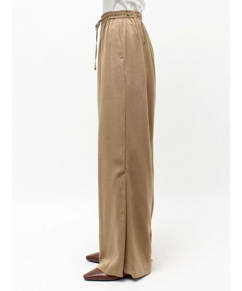 ELENDEEK（エレンディーク）の「サテンリラックスパンツ（その他パンツ・レディース・オフホワイト/ブラック/キャメル・FREE）」の16枚目の写真