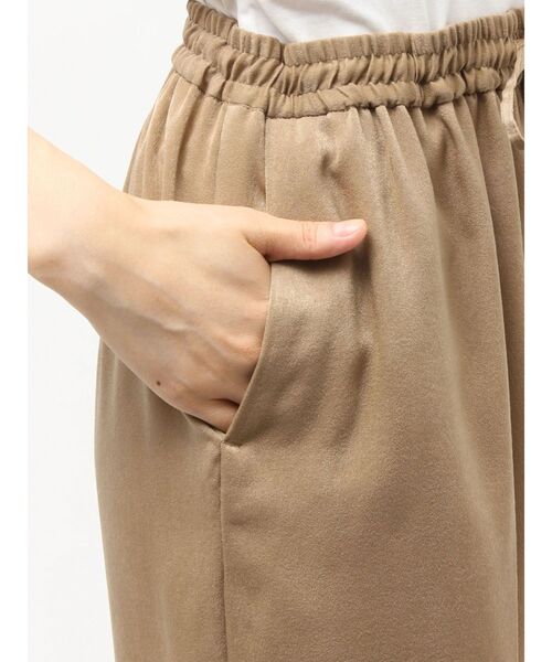 ELENDEEK（エレンディーク）の「サテンリラックスパンツ（その他パンツ・レディース・オフホワイト/ブラック/キャメル・FREE）」の19枚目の写真