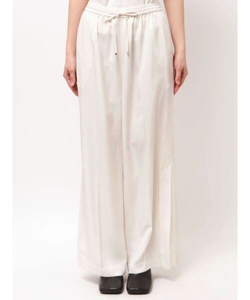 ELENDEEK（エレンディーク）の「サテンリラックスパンツ（その他パンツ・レディース・オフホワイト/ブラック/キャメル・FREE）」の22枚目の写真