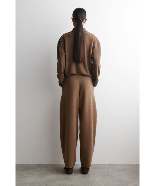 COS ウールバレルレッグユーティリティパンツ メリノウールバレルレッグパンツ（その他パンツ）｜COS（コス）の