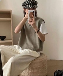 I.O.E（アイオイ）の「リラックスフィット無地ベストトップス（ベスト）」