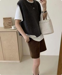 I.O.E（アイオイ）の「リラックスフィット無地ベストトップス（ベスト）」