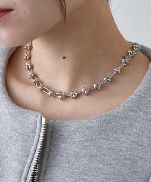 Lui's（ルイス）の「ノットチェーンネックレス（ネックレス・レディース・ゴールド/シルバー・FREE）」の2枚目の写真