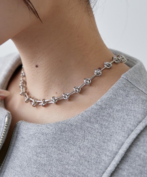 Lui's（ルイス）の「ノットチェーンネックレス（ネックレス・レディース・ゴールド/シルバー・FREE）」の4枚目の写真