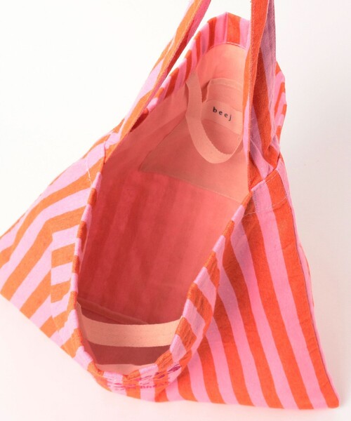 beej（ビージ）の「【別注】beej / 刺繍 ストライプ トート バッグ（トートバッグ・レディース・オレンジ/ブラック・ONE SIZE）」の3枚目の写真