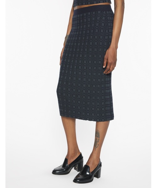 Maison Kitsune（メゾンキツネ）の「MERINO WOOL RIB CHECK LONG SKIRT（スカート・レディース・ダークグレー・L/M/S）」の6枚目の写真