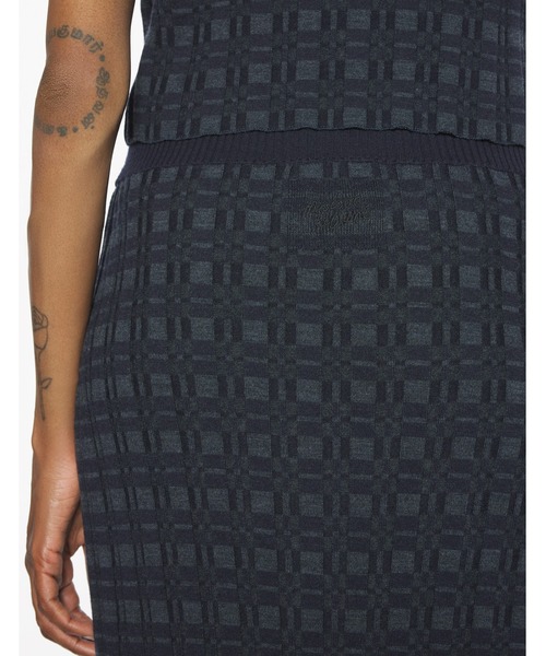 Maison Kitsune（メゾンキツネ）の「MERINO WOOL RIB CHECK LONG SKIRT（スカート・レディース・ダークグレー・L/M/S）」の7枚目の写真