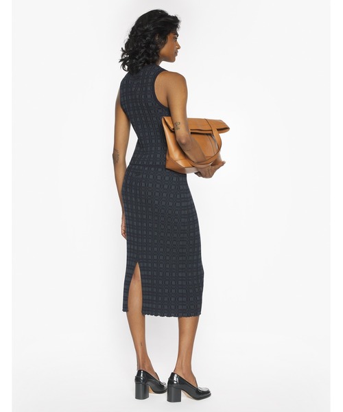 Maison Kitsune（メゾンキツネ）の「MERINO WOOL RIB CHECK LONG SKIRT（スカート・レディース・ダークグレー・L/M/S）」の5枚目の写真