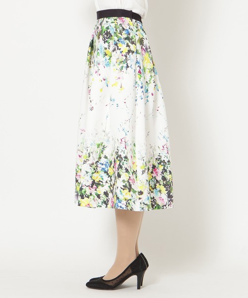 Rose Tiara（ローズティアラ）の「フローラルアートフレアスカート（スカート・レディース・オフホワイト/ブラック・46/42/38）」の17枚目の写真