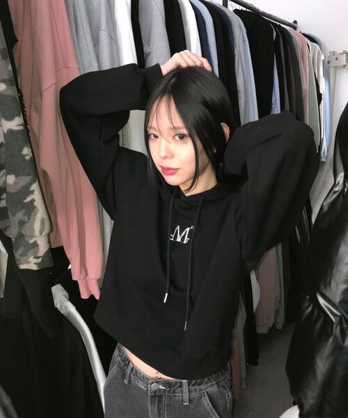 MUCENT(ムセント)の「ヨンドメタルロゴフードパーカー(成人男女共用)(パーカー・レディース・ブラック・S/L)」の4枚目の写真