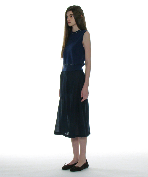 PARTIMENTO WOMEN(パルティメントウィメン)の「スタディッドニットスリーブレストップ_ネイビー(ニット/セーター・レディース・その他・SMALL/MEDIUM)」の3枚目の写真