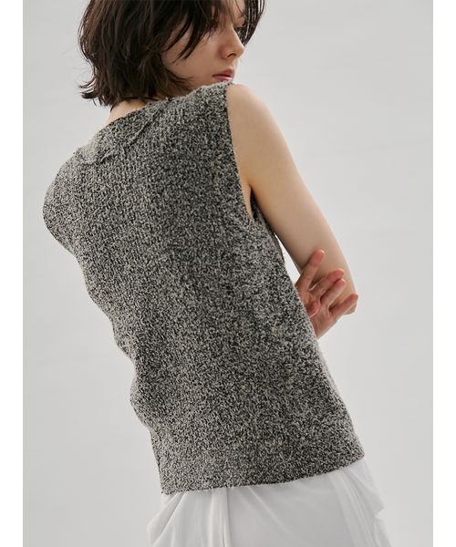 emmi(エミ)の「ツノヤーンリブニットベスト(ニット/セーター・レディース・オフホワイト/ブラック・F)」の5枚目の写真