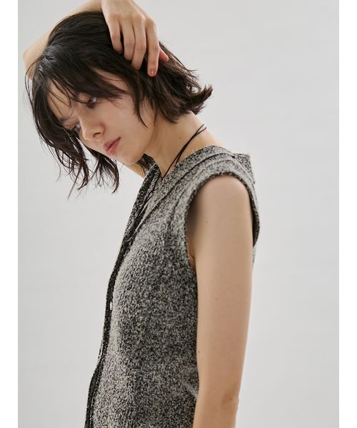 emmi(エミ)の「ツノヤーンリブニットベスト(ニット/セーター・レディース・オフホワイト/ブラック・F)」の7枚目の写真