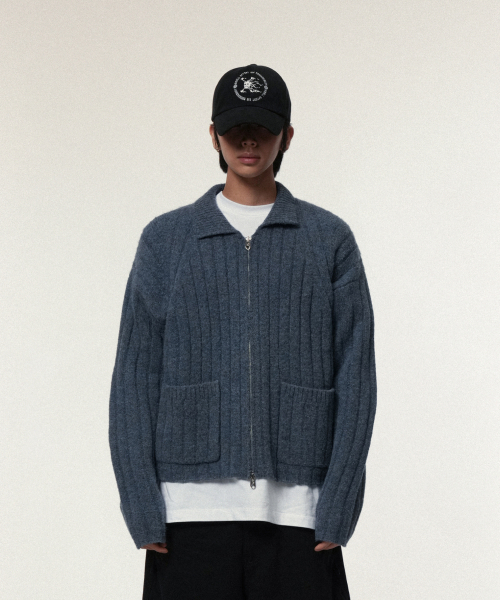 Wave Line Boucle Collar Knit — вязаная кофта с воротником‑шарфом, голубая