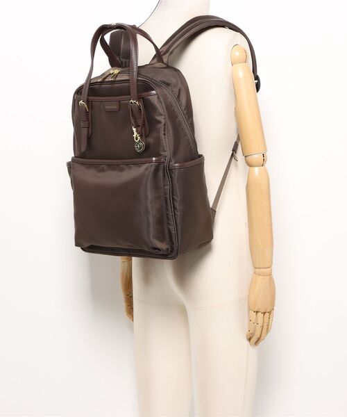 PROGRES（プログレ）の「リュックサック アリューヴ 18L A4サイズ 14インチPC フロントポケット 20204（バックパック/リュック・レディース・チャコールグレー/グレイッシュベージュ/ブラック・FREE）」の7枚目の写真