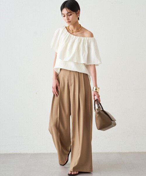 LOUNGEDRESS（ラウンジドレス）の「フリルオフショルブラウス（シャツ/ブラウス・レディース・ブラック/ベージュ/オフホワイト・FREE）」の5枚目の写真