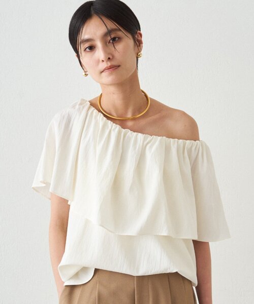 LOUNGEDRESS（ラウンジドレス）の「フリルオフショルブラウス（シャツ/ブラウス・レディース・ブラック/ベージュ/オフホワイト・FREE）」の6枚目の写真