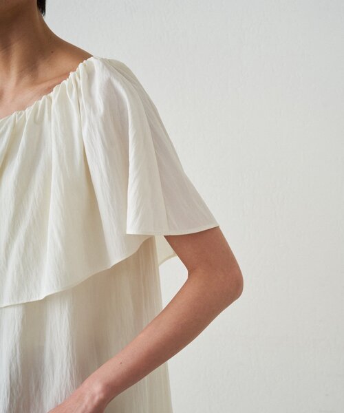 LOUNGEDRESS（ラウンジドレス）の「フリルオフショルブラウス（シャツ/ブラウス・レディース・ブラック/ベージュ/オフホワイト・FREE）」の14枚目の写真