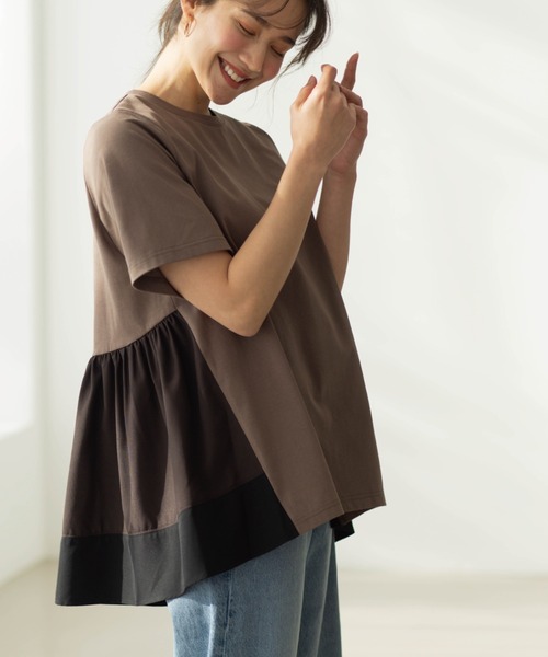 SHOO・LA・RUE(シューラルー)の「バックギャザーペプラムTシャツ(Tシャツ/カットソー・レディース・ベージュ系4/ブラック/ホワイト系5・00)」の3枚目の写真