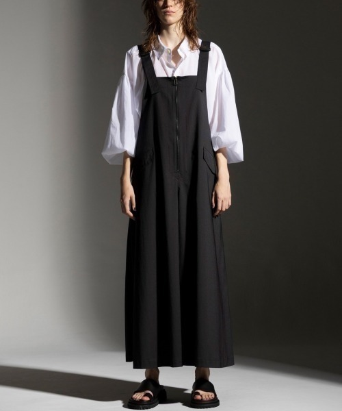ROBES&CONFECTIONS(ローブスコンフェクションズ)の「Robes & Confections/ローブス&コンフェクションズ/ナイロンストレッチストライプサロペットW(サロペット/オーバーオール・レディース・ブラック/ネイビー・1/2)」の1枚目の写真