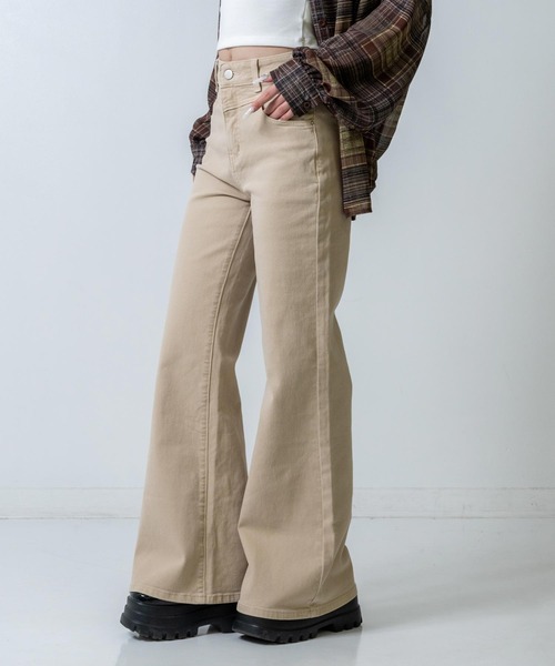 ANAP（アナップ）の「細見えウエストVフレアデニムパンツ（デニムパンツ・レディース・ベージュ/ブルー・S/M）」の5枚目の写真