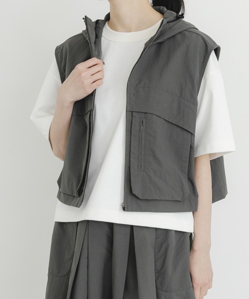 EKAL(エカル)の「DRY OUT SHORT LENGTH T-SHIRTS(Tシャツ/カットソー・レディース・ホワイト/ピンク/アイボリー/チャコールグレー・ONE)」の1枚目の写真