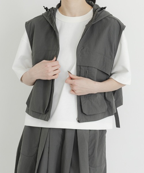 EKAL(エカル)の「DRY OUT SHORT LENGTH T-SHIRTS(Tシャツ/カットソー・レディース・ホワイト/ピンク/アイボリー/チャコールグレー・ONE)」の5枚目の写真