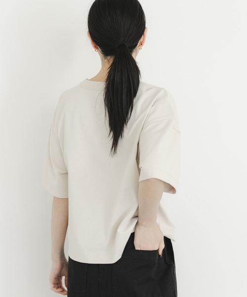 EKAL(エカル)の「DRY OUT SHORT LENGTH T-SHIRTS(Tシャツ/カットソー・レディース・ホワイト/ピンク/アイボリー/チャコールグレー・ONE)」の17枚目の写真