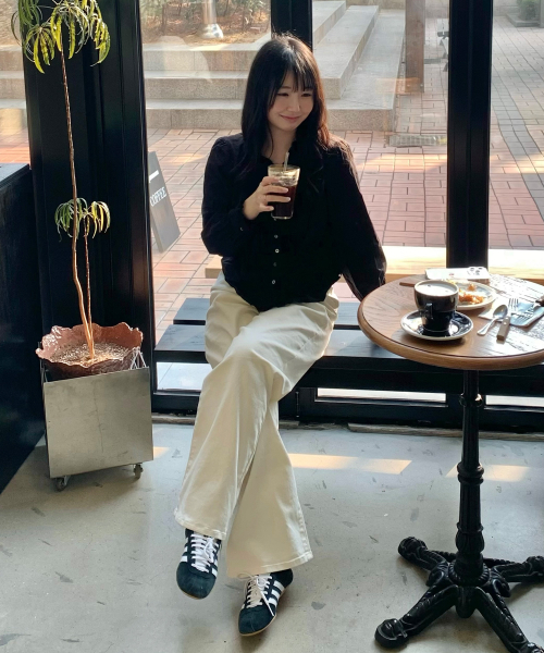 MIND BRIDGE WOMEN（マインドブリッジウーマン）の「[W]ワイドエクリュバンディングデニムパンツ（デニムパンツ・レディース・アイボリー・55/77/66）」の5枚目の写真