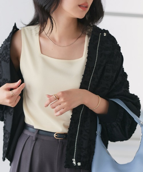 Pierrot（ピエロ）の「【TVスタイリスト りささんコラボアイテム】スクエアネック多機能リブタンクトップ（タンクトップ・レディース・杢グレー/モカ/キナリ・S/L/M）」の2枚目の写真