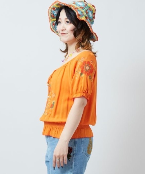 チャイハネ（チャイハネ）の「【チャイハネ】花刺繍クロスステッチトップス（その他トップス・レディース・オレンジ/ブルー/ホワイト・FREE）」の8枚目の写真
