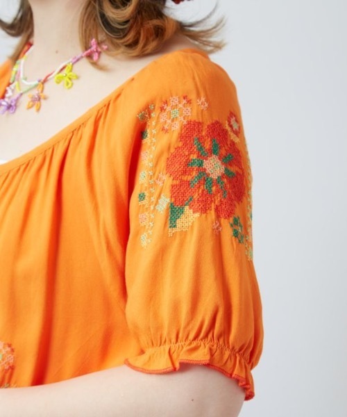 チャイハネ（チャイハネ）の「【チャイハネ】花刺繍クロスステッチトップス（その他トップス・レディース・オレンジ/ブルー/ホワイト・FREE）」の9枚目の写真