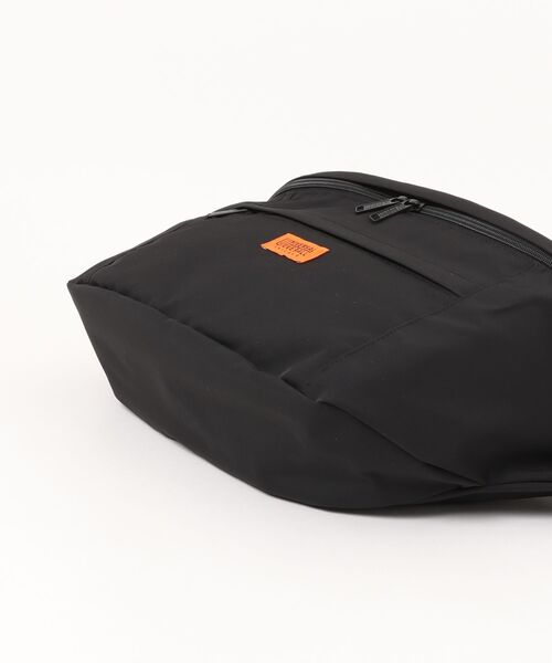 UNIVERSAL OVERALL（ユニバーサルオーバーオール）の「【UNIVERSALOVERALL/ユニバーサルオーバーオール】ビッグヒップバッグ　ボディバッグ（ボディバッグ/ウエストポーチ・メンズ・チャコールグレー・FREE）」の5枚目の写真